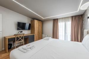 Relax Inn Hotel Durres客房内的一张或多张床位