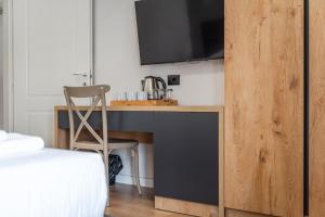 Relax Inn Hotel Durres客房内的一张或多张床位