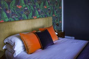 Postel nebo postele na pokoji v ubytování Bayswell Park Hotel