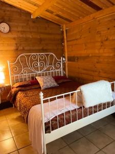 Ein Bett oder Betten in einem Zimmer der Unterkunft Agriturismo Beata Solitudo