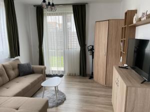 TV a/nebo společenská místnost v ubytování Fenyő Apartman
