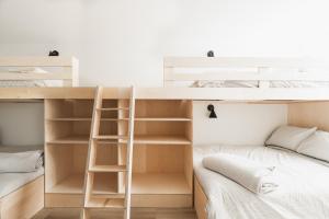 a room with two bunk beds and a ladder at Villas Perspective-Alphonse-Mont-Ste-Anne in Beaupré