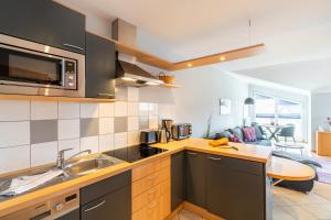 a kitchen with a sink and a microwave at Villa Alt_Ahlbeck in Ahlbeck