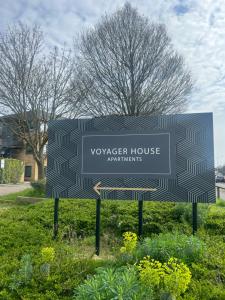 a sign for a yorker house at night at London Heathrow Airport Apartment Voyager House Terminal 12345 - EV electric and Parking available in New Bedfont