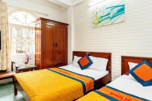 Giường trong phòng chung tại SPOT ON 1227 Binh Minh Hotel