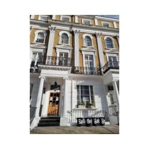 a large white building with balconies on it at G3- Great Studio for 2 with Patio near Hyde Park in London