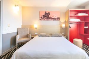 Rúm í herbergi á B&B HOTEL Lyon Aéroport Saint-Quentin-Fallavier