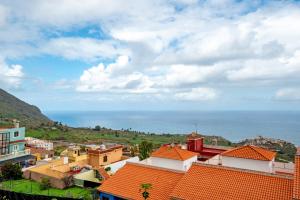 a view of a town with orange roofs and the ocean at Casa Maria Cosme in Los Realejos