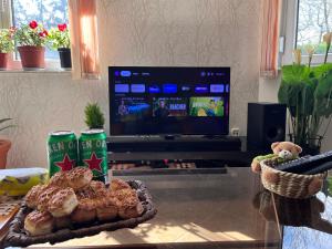 TV tai viihdekeskus majoituspaikassa Garden villa