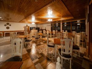 Restorāns vai citas vietas, kur ieturēt maltīti, naktsmītnē Roomy Daastaan Hotel, Karimabad Hunza