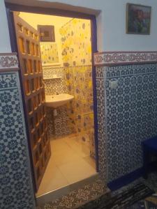 Vannituba majutusasutuses Riad dar kader C