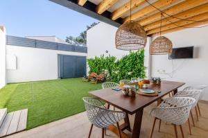 Et tv og/eller underholdning på YourHouse Els Nins villa