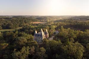 Vue panoramique sur l'établissement Enjoy summer at Chateau de Monbrison, apartment for four guests