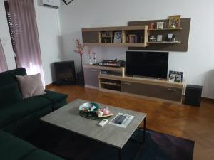 TV a/nebo společenská místnost v ubytování Apartment Božur