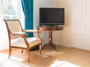 TV a/nebo společenská místnost v ubytování Varmland Hotel