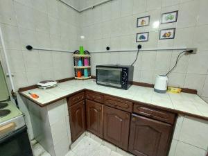 مطبخ أو مطبخ صغير في AL- Mazareta a private Bedroom For Men only غرفة خاصة للرجال فقط 仅限男士 女士不允许