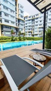 a balcony with a table and chairs in a building at Cozy & Easy living Condo 65/79 in Kathu