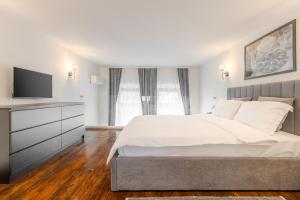 Krevet ili kreveti u jedinici u okviru objekta Apartament Ultra-Central Lux + Free Parking + Self Check-In