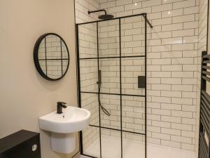 Et badeværelse på Apt 3 Hunter's Quay + 24 billeder