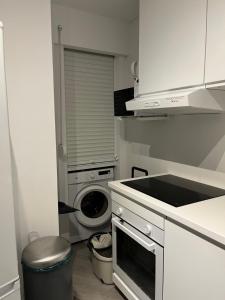 Kuchyň nebo kuchyňský kout v ubytování Small Home Fuengirola