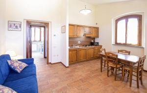 Η κουζίνα ή μικρή κουζίνα στο 1 Bedroom Awesome Apartment In Gubbio