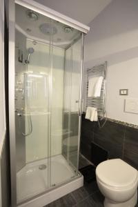 Koupelna v ubytování Attico Volta B&B