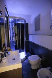 Koupelna v ubytování Attico Volta B&B