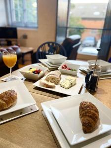 a wooden table with plates of food and drinks at Millside Lodge - Easy walk to Shops, Attractions, in Burton upon Trent