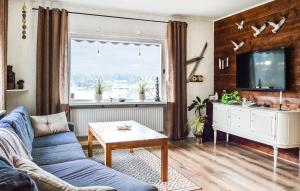 Гостиная зона в Beautiful Home In Oxelsund With House Sea View