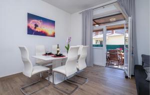Fotografie z fotogalerie ubytování Awesome Apartment In Rasa With Wi-Fi v destinaci Raša
