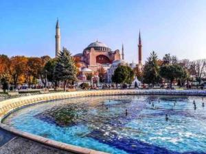 Bazén v ubytování GRAND BAZAAR NEAR HOME HİSTORİCAL AREA nebo v jeho okolí