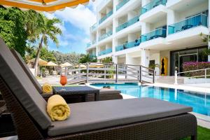 A piscina localizada em The Rockley by Ocean Hotels - Breakfast Included ou nos arredores