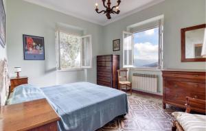 Katil atau katil-katil dalam bilik di 4 Bedroom Nice Home In Camogli