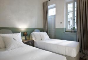 เตียงในห้องที่ Gorgeous Athens Apartment | 2 Bedrooms | Apartment Sting | Balcony | Athinaidos