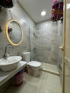a bathroom with a toilet and a sink and a shower at Pyramids Gardens Hotel - فندق حدائق الاهرام in Cairo