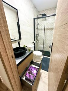 Phòng tắm tại La Reina Apartment by the Sea