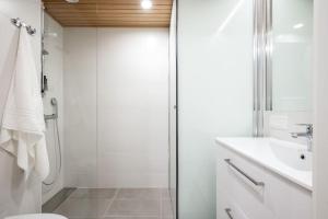 Koupelna v ubytování Kaunis ja toimiva uusi yksiö + 16 fotografií