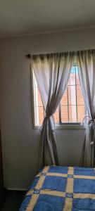 Ένα ή περισσότερα κρεβάτια σε δωμάτιο στο Cómoda Casa en ciudad de la Punta; San Luis