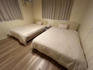 A bed or beds in a room at ライフタイムハウス55