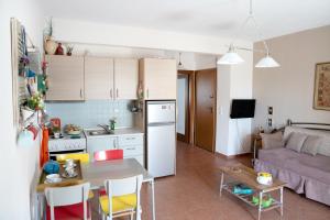 Kuchyň nebo kuchyňský kout v ubytování Artistic 1 apartment