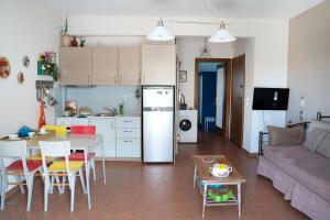 Kuchyň nebo kuchyňský kout v ubytování Artistic 1 apartment