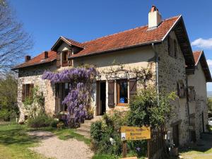 a house with a wreath of purple flowers on it at La Yourte de la Mariotte in Montredon