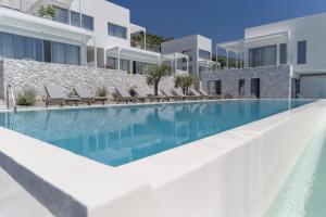 Bazén v ubytování Largo Seaside Retreat nebo v jeho okolí