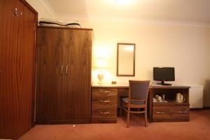 TV a/nebo společenská místnost v ubytování Strathburn Hotel Inverurie by Compass Hospitality