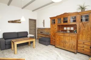 a living room with a couch and a wooden cabinet at naturnah, mit Terrasse, Garten und Meerblick - Ferienwohnung auf dem Teschenberg in Middelhagen +17 photos