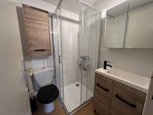 a bathroom with a shower and a toilet and a sink at Villa T3 avec terrasse, 6 couchages, proche plage et commerces, quartier calme, parking privé - FR-1-81-365 in Port Leucate +6 photos