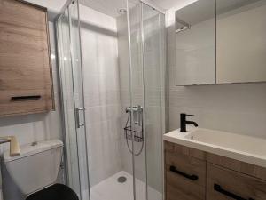 Imagen de la galería de Villa T3 avec terrasse, 6 couchages, proche plage et commerces, quartier calme, parking privé - FR-1-81-365, en Port Leucate