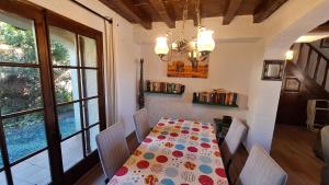 Postel nebo postele na pokoji v ubytování Les Oliveres 33 + 30 fotografií
