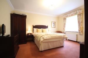 Postel nebo postele na pokoji v ubytování Strathburn Hotel Inverurie by Compass Hospitality