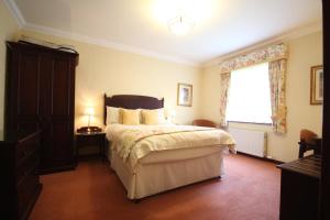 Postel nebo postele na pokoji v ubytování Strathburn Hotel Inverurie by Compass Hospitality